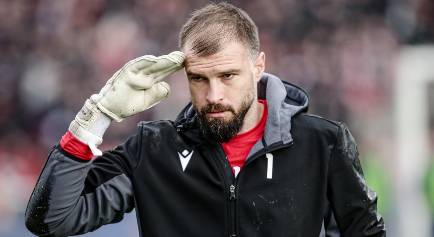 Густаво Бусато дари юбилейна фланелка в подкрепа на Любо Пенев