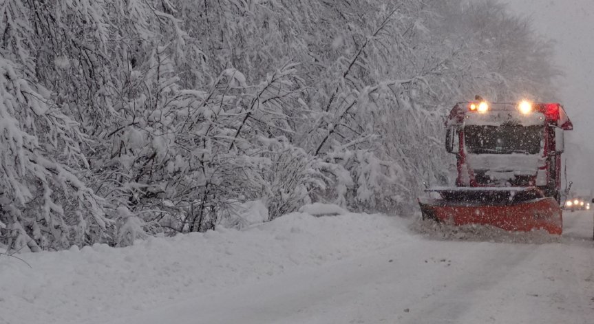 Шофьор на снегорин загина при адски удар с ТИР край Монтана