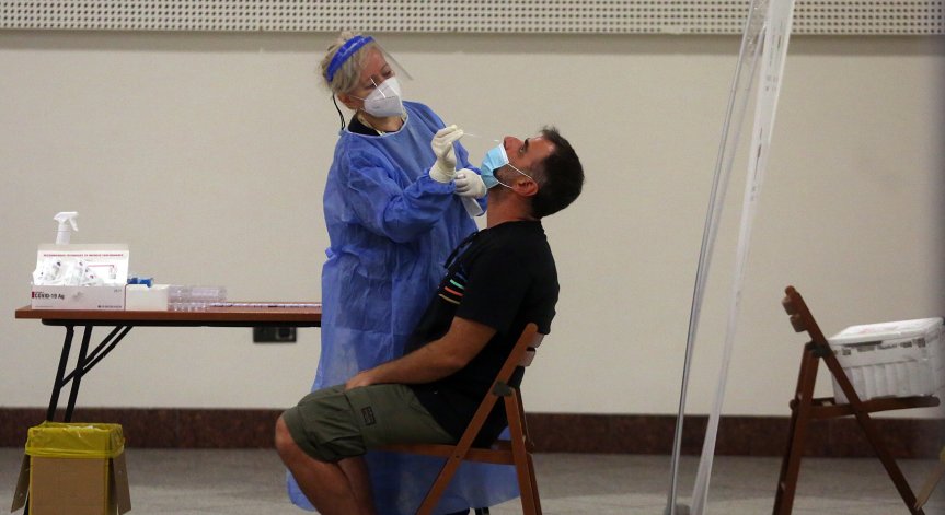 Четвъртата вълна в Гърция вече е факт, Делта вариантът превзема страната