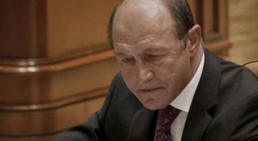 Траян Бъсеску остава президент на Румъния