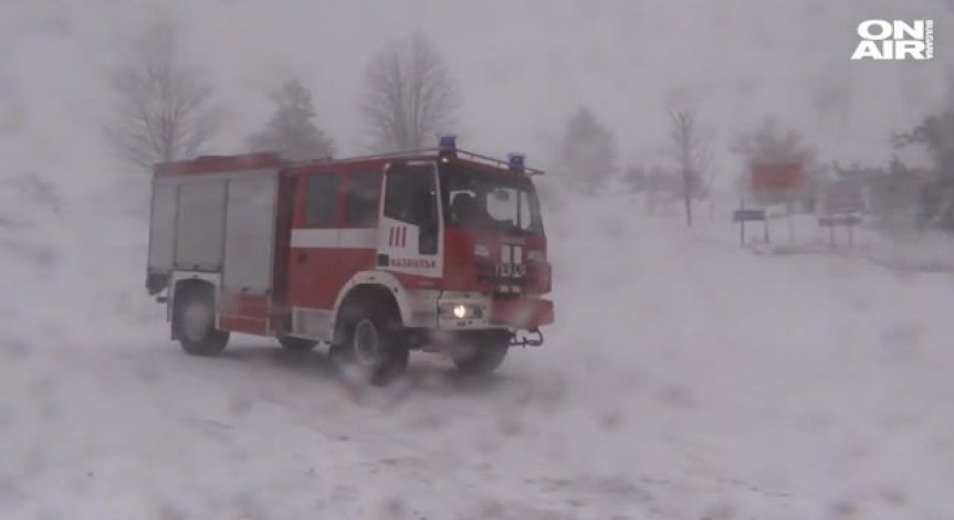 Oсем младежи бяха спасени от снежен капан в Стара планина