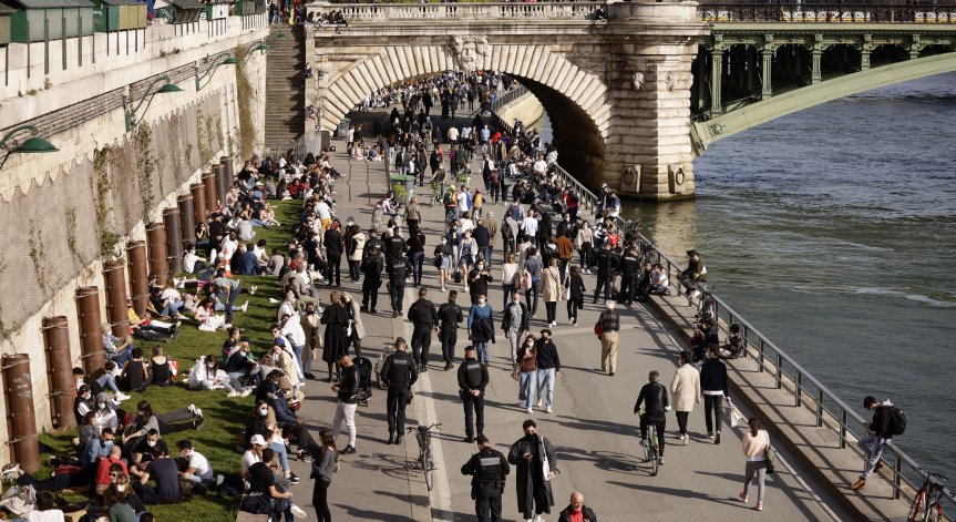 Πapиж зaгyби нaд 15 млрд. eвpo заради cпaд нa чyждecтpaннитe тypиcти