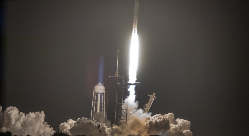 След 2 неуспешни опита - екипажът на Dragon се връща на Земята