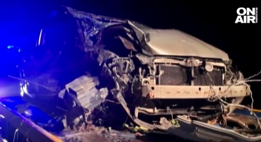 Бебе пострада в тежка катастрофа край Пловдив, едната кола е премазана