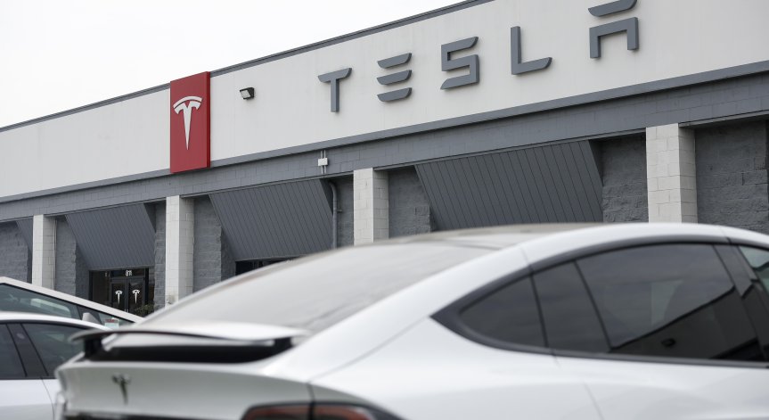 Как Tesla превърна AI в своята най-мощна машина за пари
