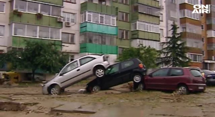 Природен феномен и незаконно строителство са причинили наводнението в 