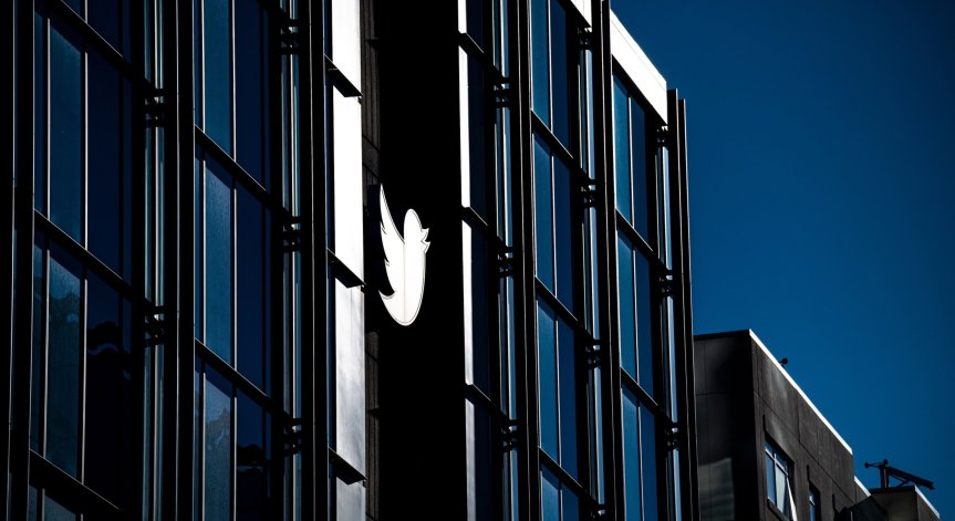 Спад в приходите и коригираната печалба на Twitter в края на миналата година