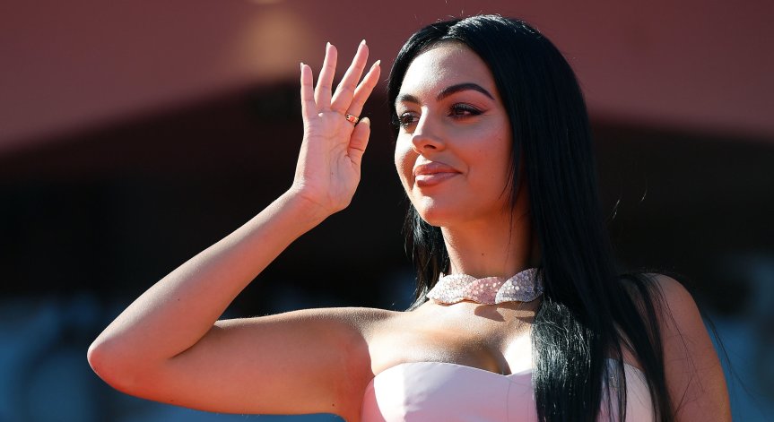 Засрамена Джорджина призна къде е най-нестандартното място, където е правила секс с Роналдо