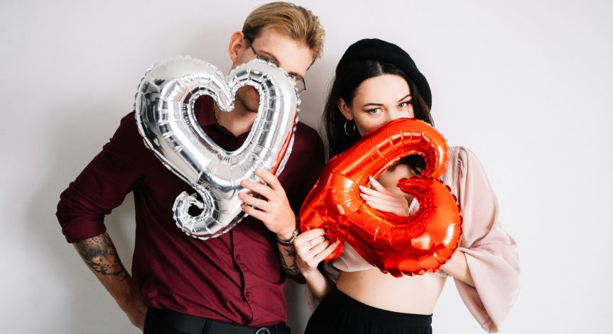 Близнаци, по природа вие обичате флирта. През октомври ще можете да изложите чара си на показ.