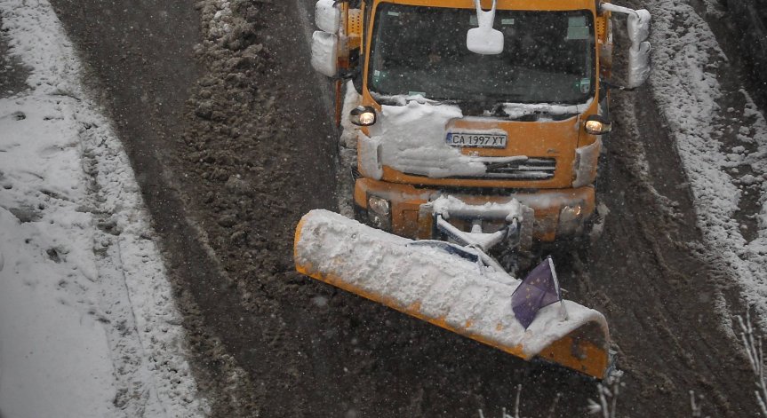 Дрогиран и пиян шофьор преби водач на снегорин в Монтанско
