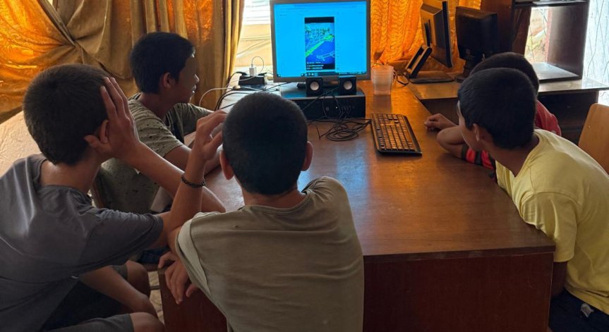 Децата са тормозени.