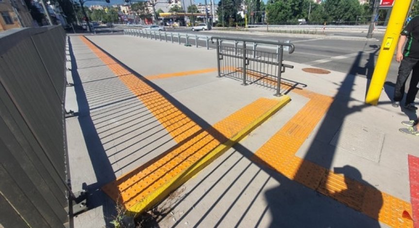 Отварянето на булеварда за автомобили се бави.