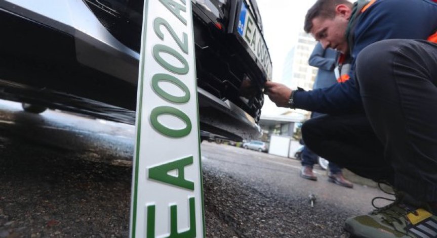 Вече са факт първите регистрационни номера за електромобили (КАКВИ СА РАЗЛИКИТЕ?)