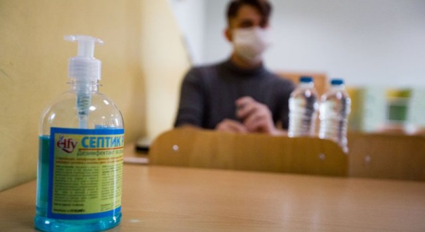 4 класа в столично училище на дистанционно обучение заради заразен учител
