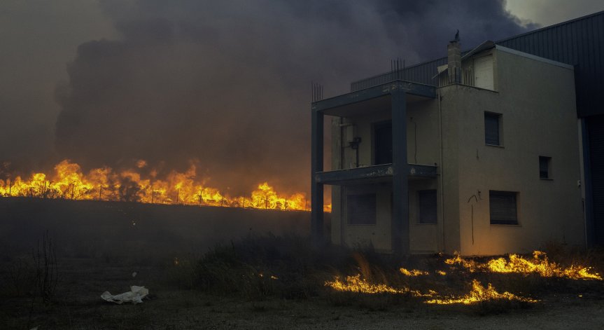 118 къщи в Гърция са опасни и негодни за живеене след пожарите