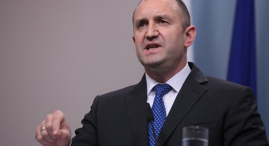 Радев към Борисов: Равно отдалечен съм от всички партии