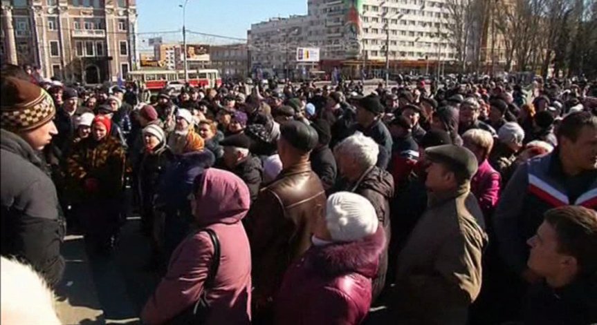 Властите в Крим готвят проект за приемане на рублата като официална валута