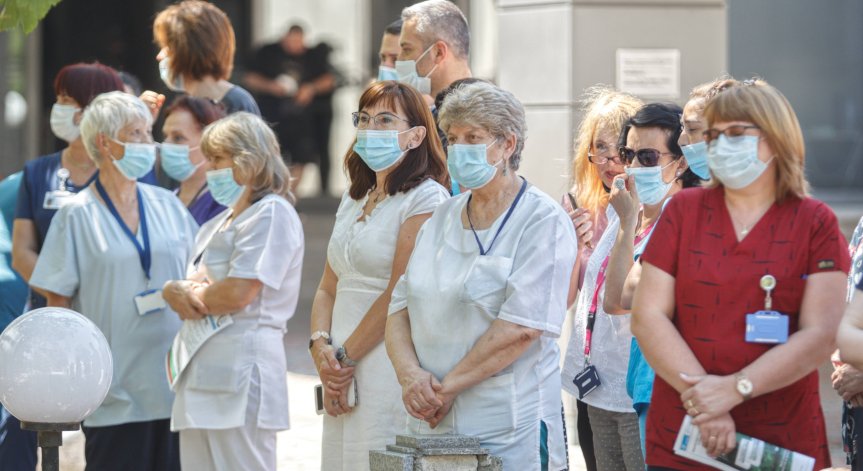 Увеличава се броят на заразените и хоспитализираните с Ковид-19 (ОБНОВЕНА)