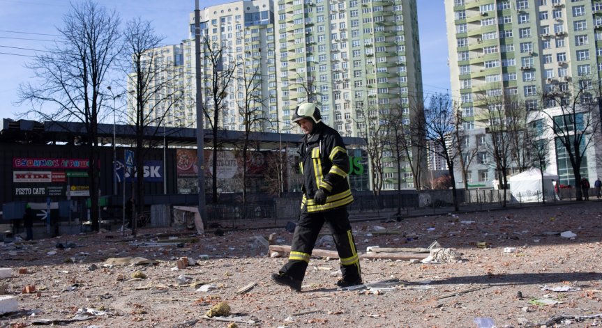 Русия отрече бомбардировка на театъра в Мариупол, Украйна размени кмета на Мелитопол за военнопленници