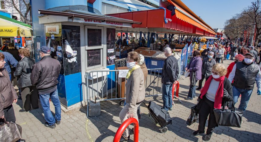 Харчим най-много пари за храна и безалкохолни напитки