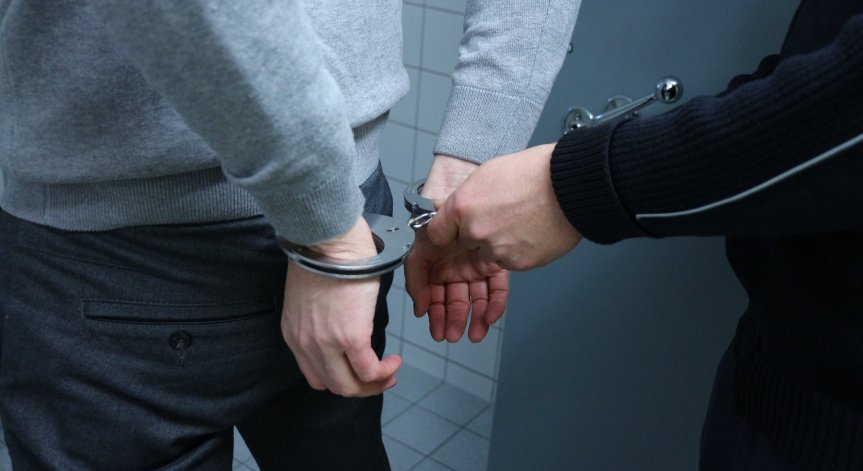 Обвиниха столичанин, прибрал в апартаменти си 20 негелални мигранти