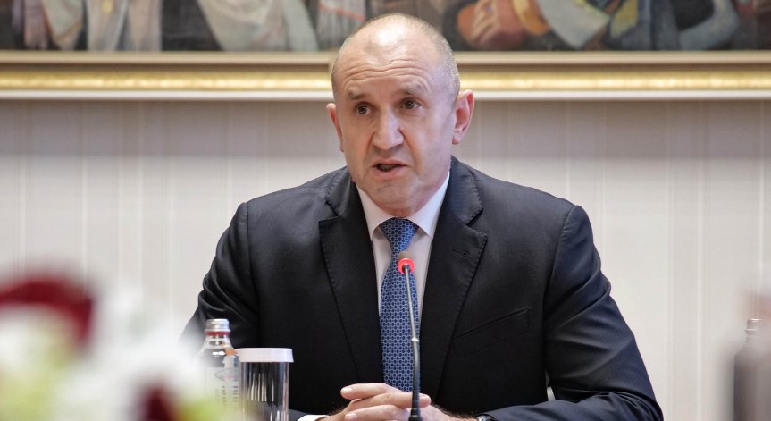 Румен Радев ще продължи консултациите с партиите без 