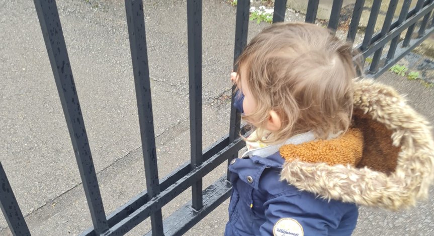 Синът на Иванчева на свиждане в болницата на затвора, не им позволиха прегръдка