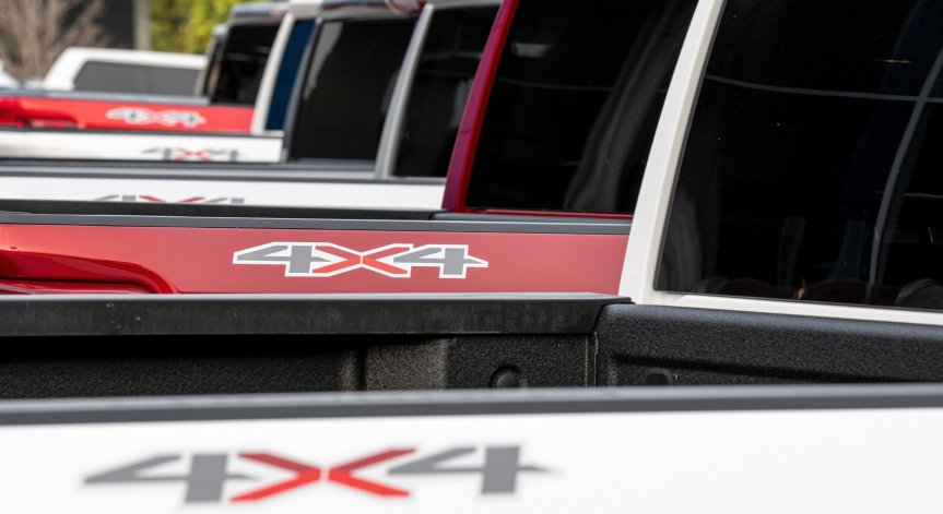 Няколкостотин пикапа зарязани на поле, без да са изминали и 1 км