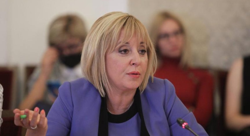 Манолова скочи на Ива Митева: Тя нарушава Конституцията