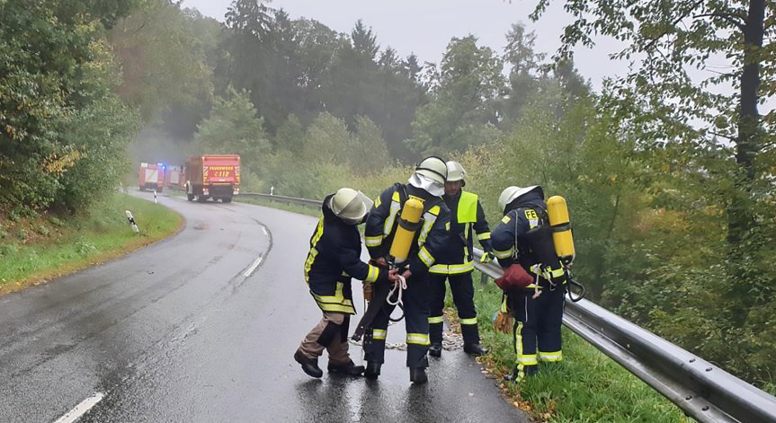 Градушка предизвика верижна катастрофа в Германия, човек е в критично състояние