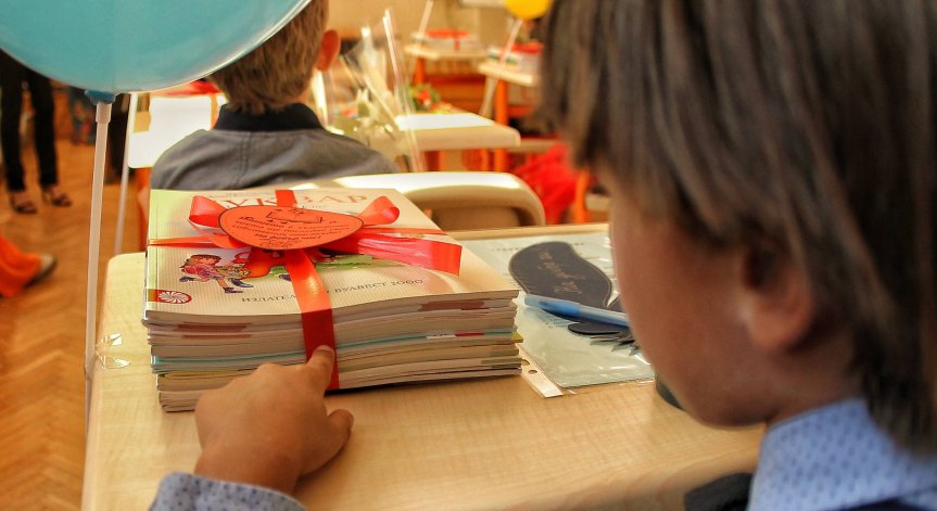 МОН: Политици правят неверни внушения за 