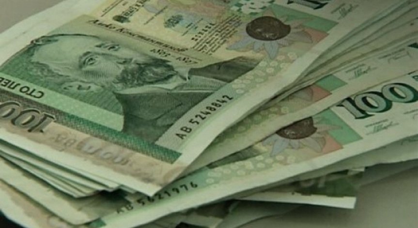 735 лева бил средният осигурителен доход през декември