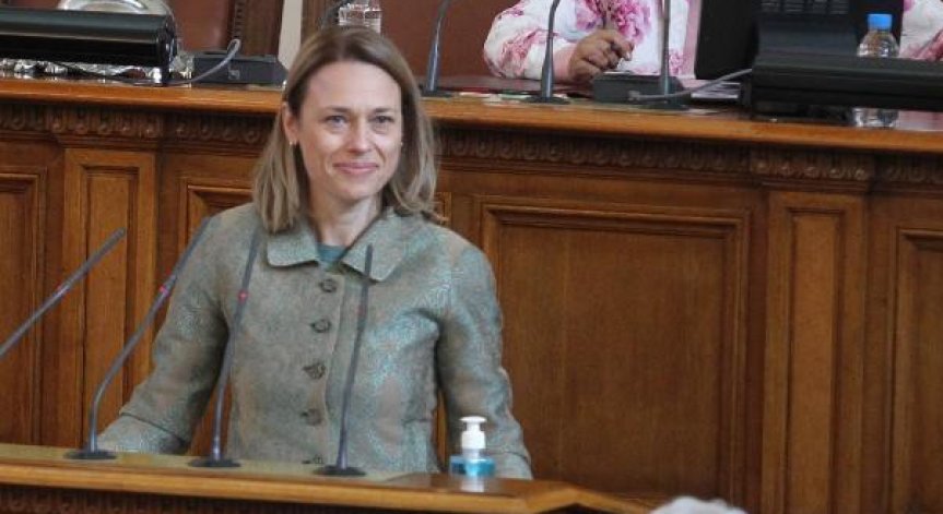 Ива Митева каза как парламентът ще стане по-работещ и дали ще заседава по-рядко