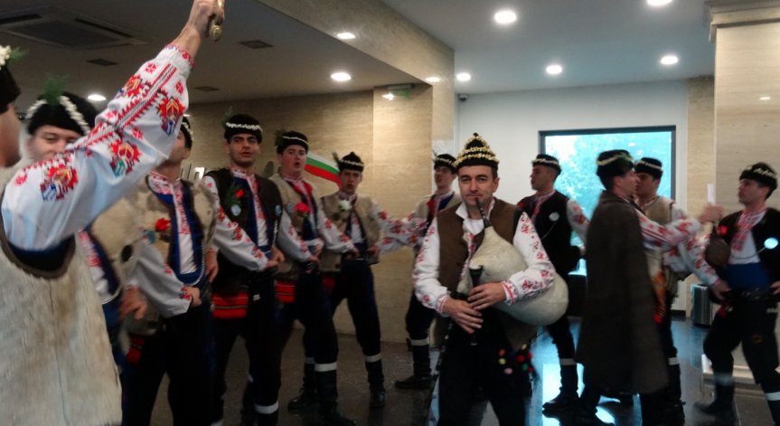Ансамбъл Българе коледуваха в Bulgaria ON AIR