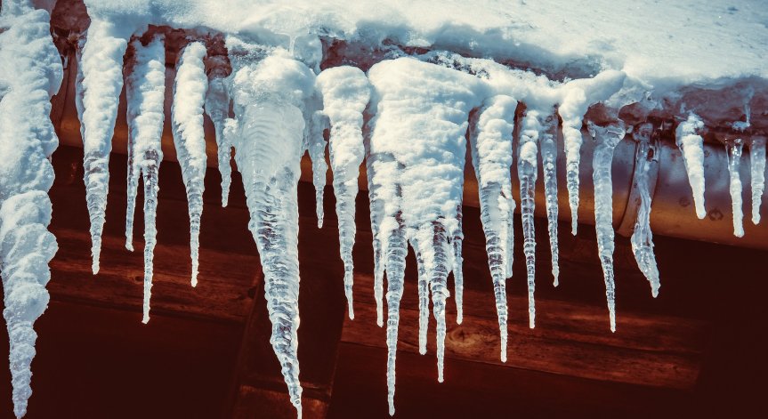 Ледена висулка прати в болница директор от руското МВР