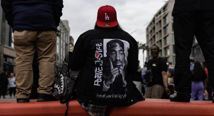 Продават колата, в която е застрелян Тупак. Стартовата ѝ цена е $1,75 млн.