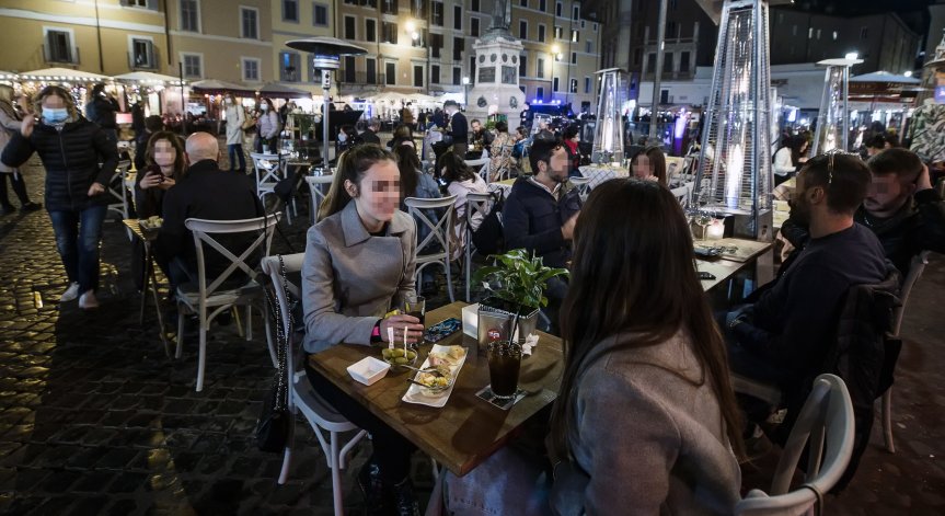 Нови мерки в Италия: Ресторантите и баровете ще затварят по-рано