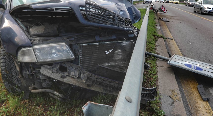 В София са регистрирани три тежки и 35 леки пътнотранспортни произшествия.