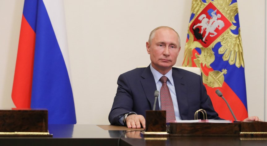 Путин за ЛГБТ флага на американското посолство: Показаха кой работи там