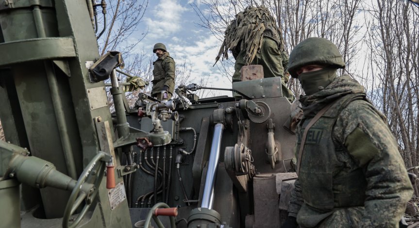 Взривове на две военни летища в Русия, има убити и ранени