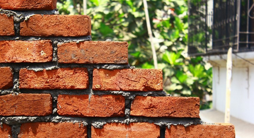 Недостиг на тухли и арматурно желязо за строителството, налага се внос