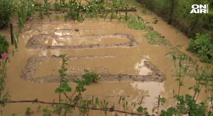 Проливни дъждове и наводнения в части на страната