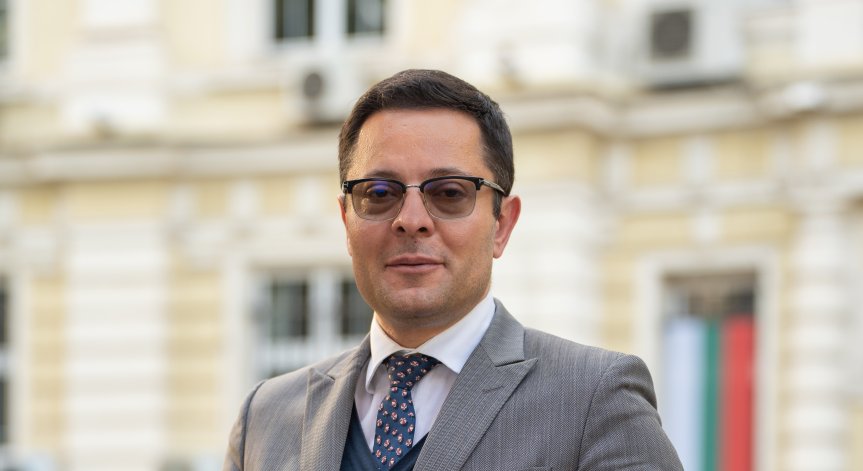 Пулев: Върховенството на закона важи и за Банката за развитие