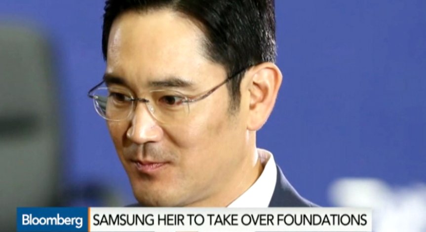 Две ключови фондации на Samsung Group вече са под контрола на наследника Ли Джа Йонг