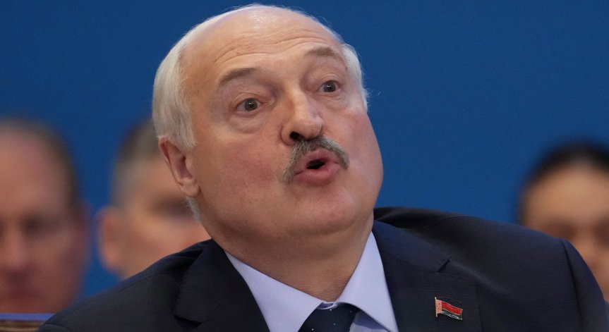 Лукашенко пред Лавров: Беларус се готви за война, за да я предотврати