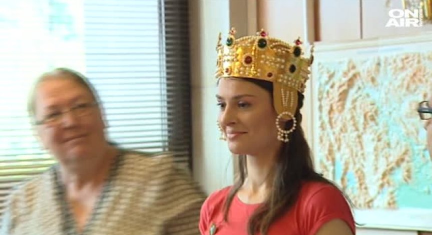 ТЕЖЕСТТА НА ЦАРСКАТА КОРОНА