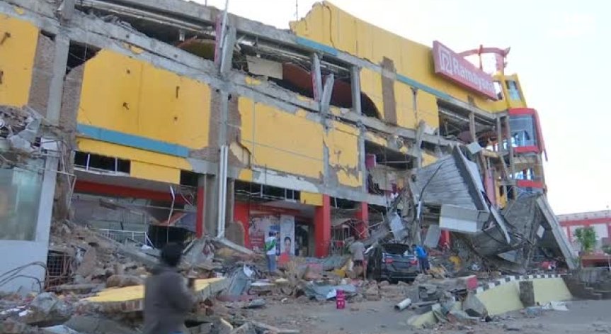 Бедствията в Индонезия продължават, изригна вулкан на остров Сулавеси