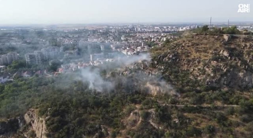 Пожар отново вилнее на Младежкия хълм в Пловдив