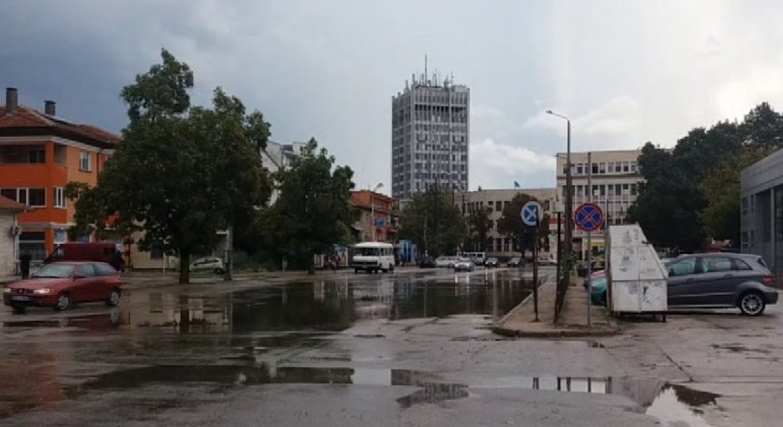 Жълт код за обилни валежи е обявен в 11 области 