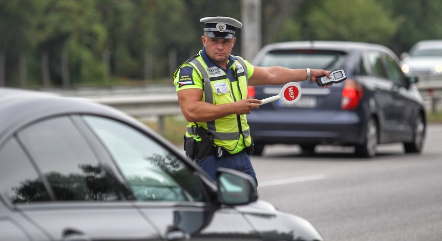 Извършен е контрол на 122 654 водачи и пътници.
